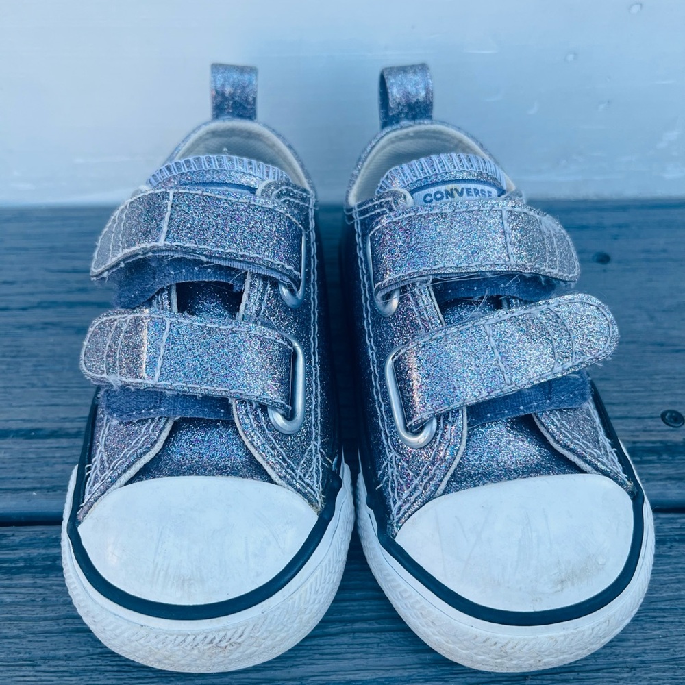 Converse - toddler girls size 6 - purple sparkle